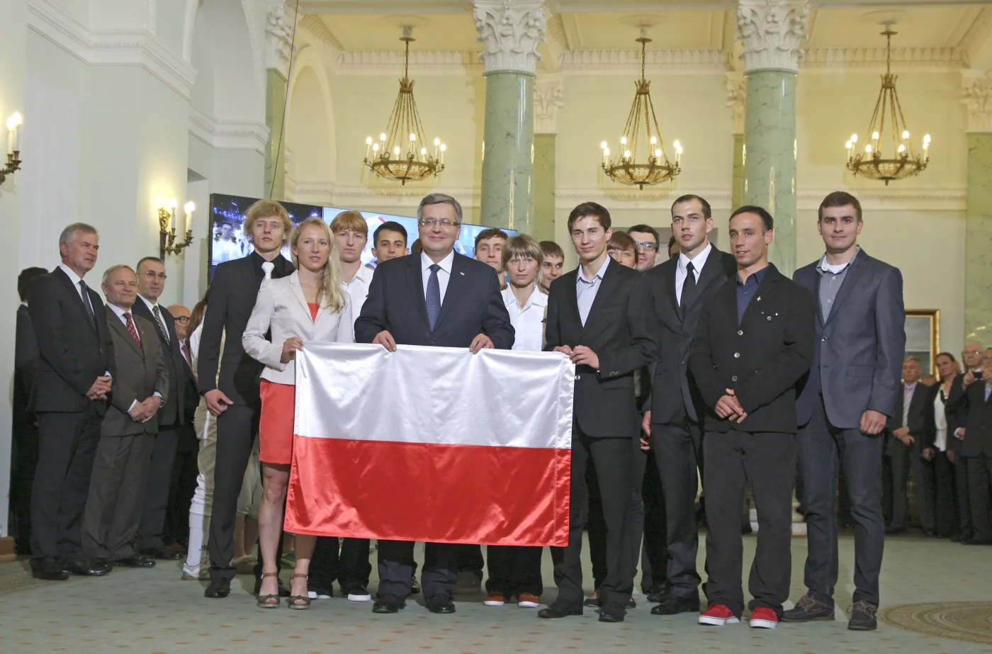 Prezydent Komorowski odznaczył orderami olimpijczyków. ZDJĘCIA