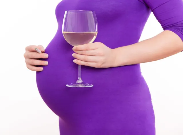 Wino uspokaja kobietę w ciąży? Tak sądzą Polki