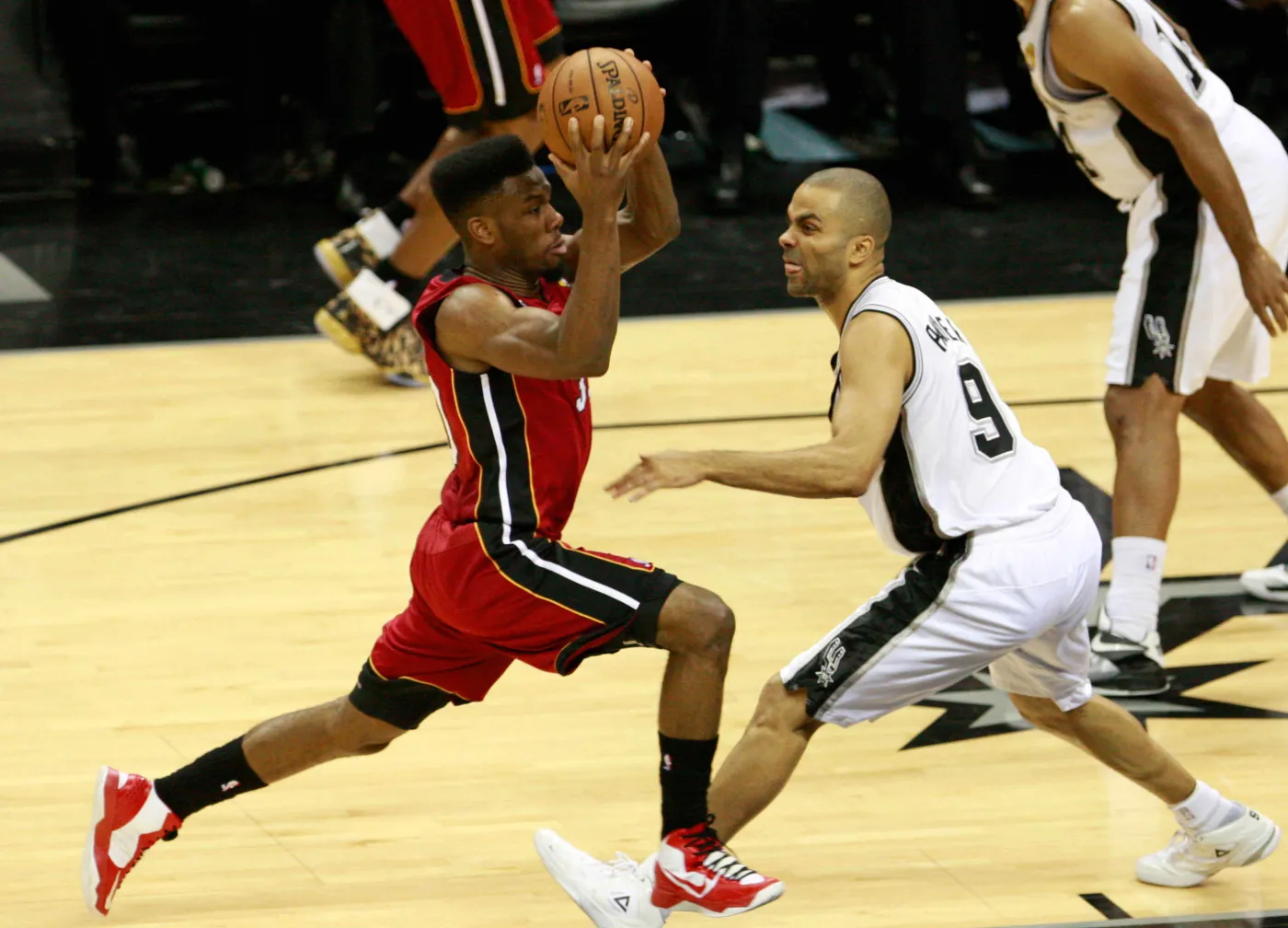 Heat pokonali Spurs i wyrównali stan rywalizacji w finale