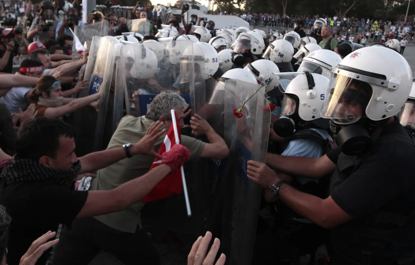 Demonstracje na placu Taksim w Stambule
