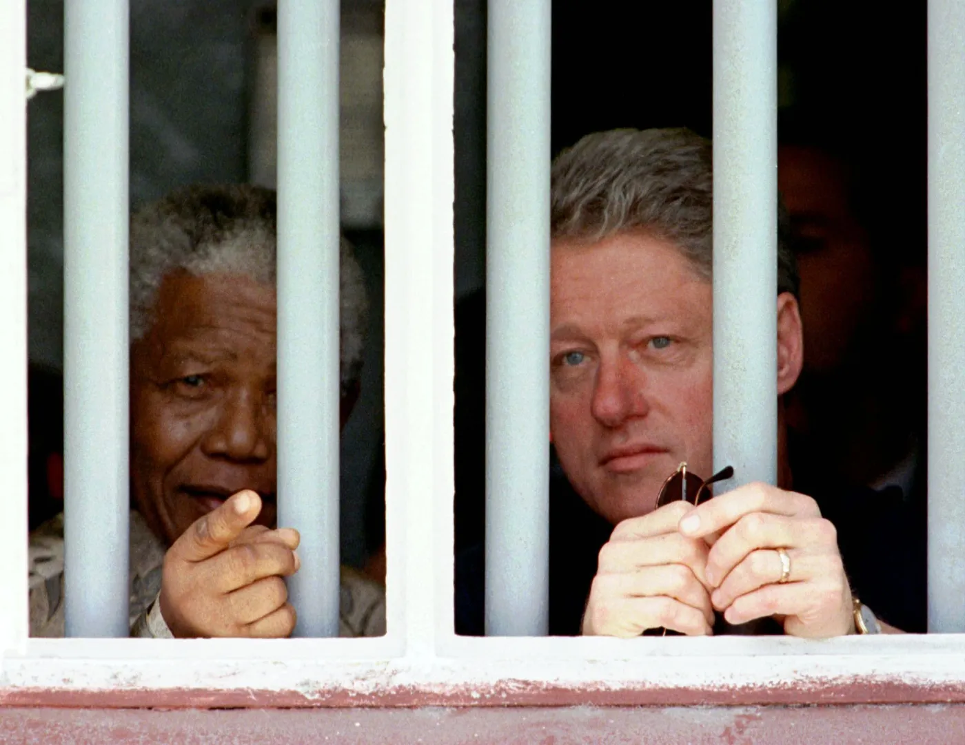 5712562-nelson-mandela-i-bill-clinton-w.jpg