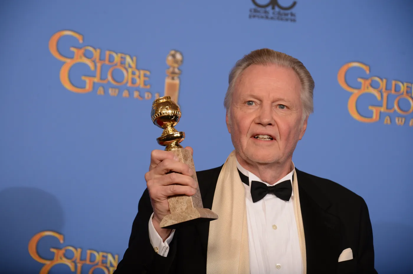 5823998-jon-voight-ze-zlotym-globem-za.jpg