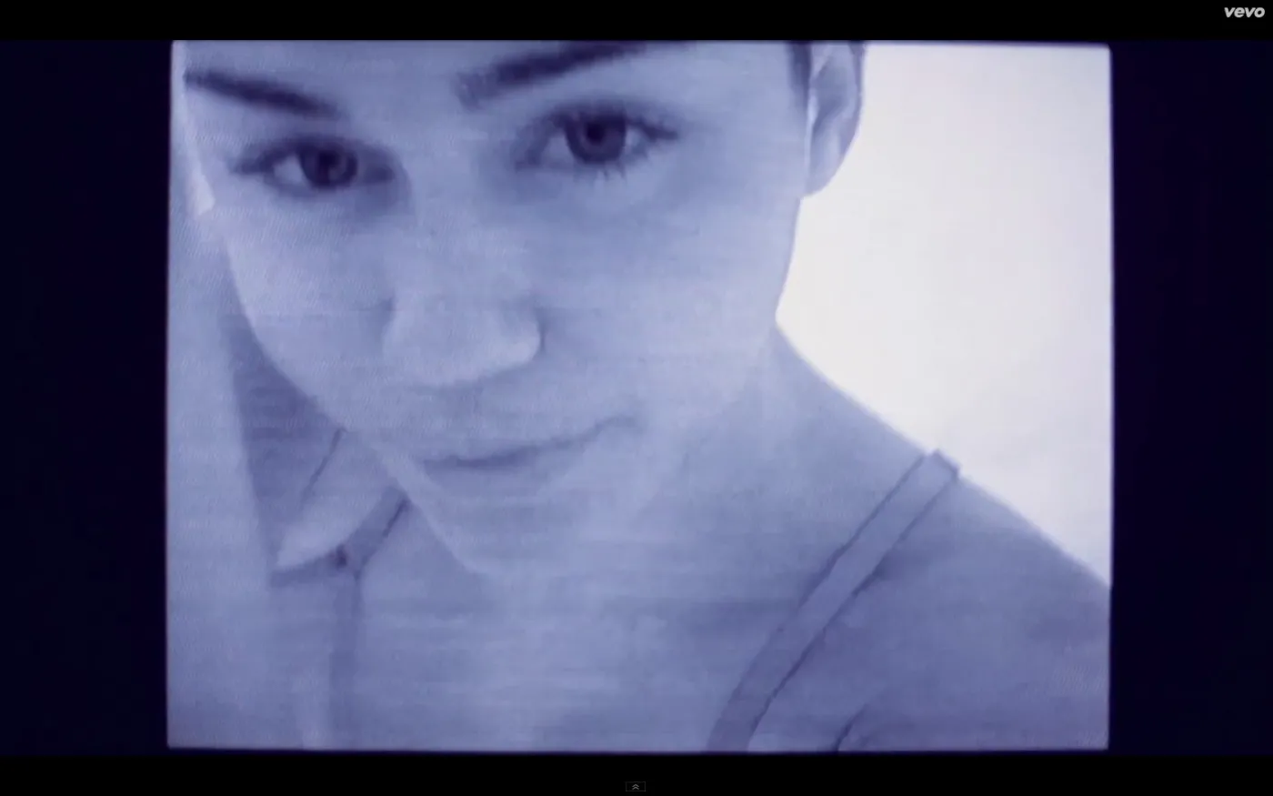 5775559-miley-cyrus-w-klipie-do-piosenki.jpg