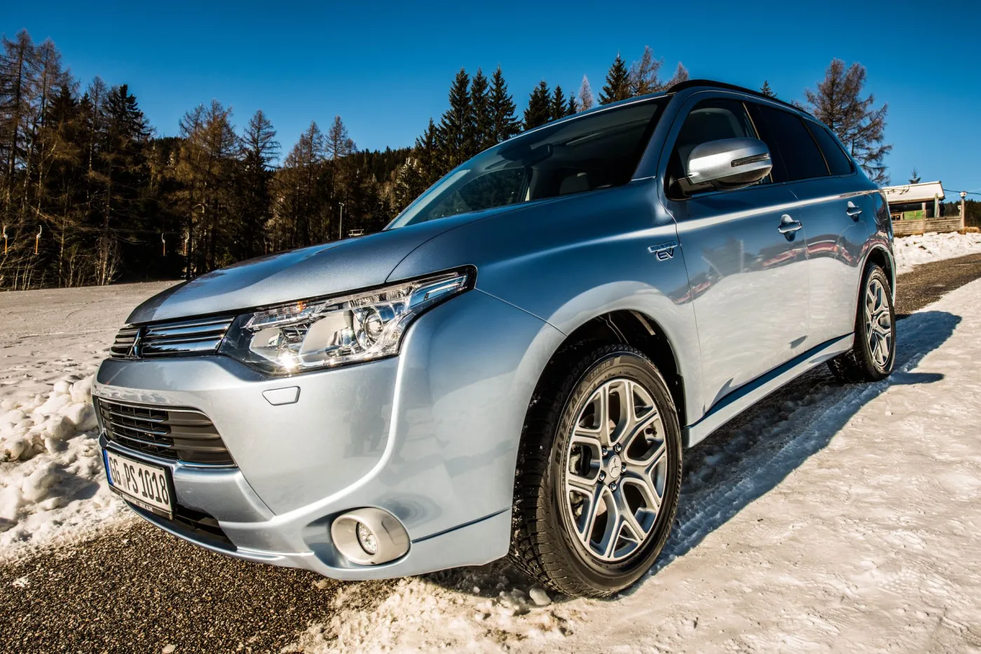 5544691-mitsubishi-outlander-phev-spala.jpg