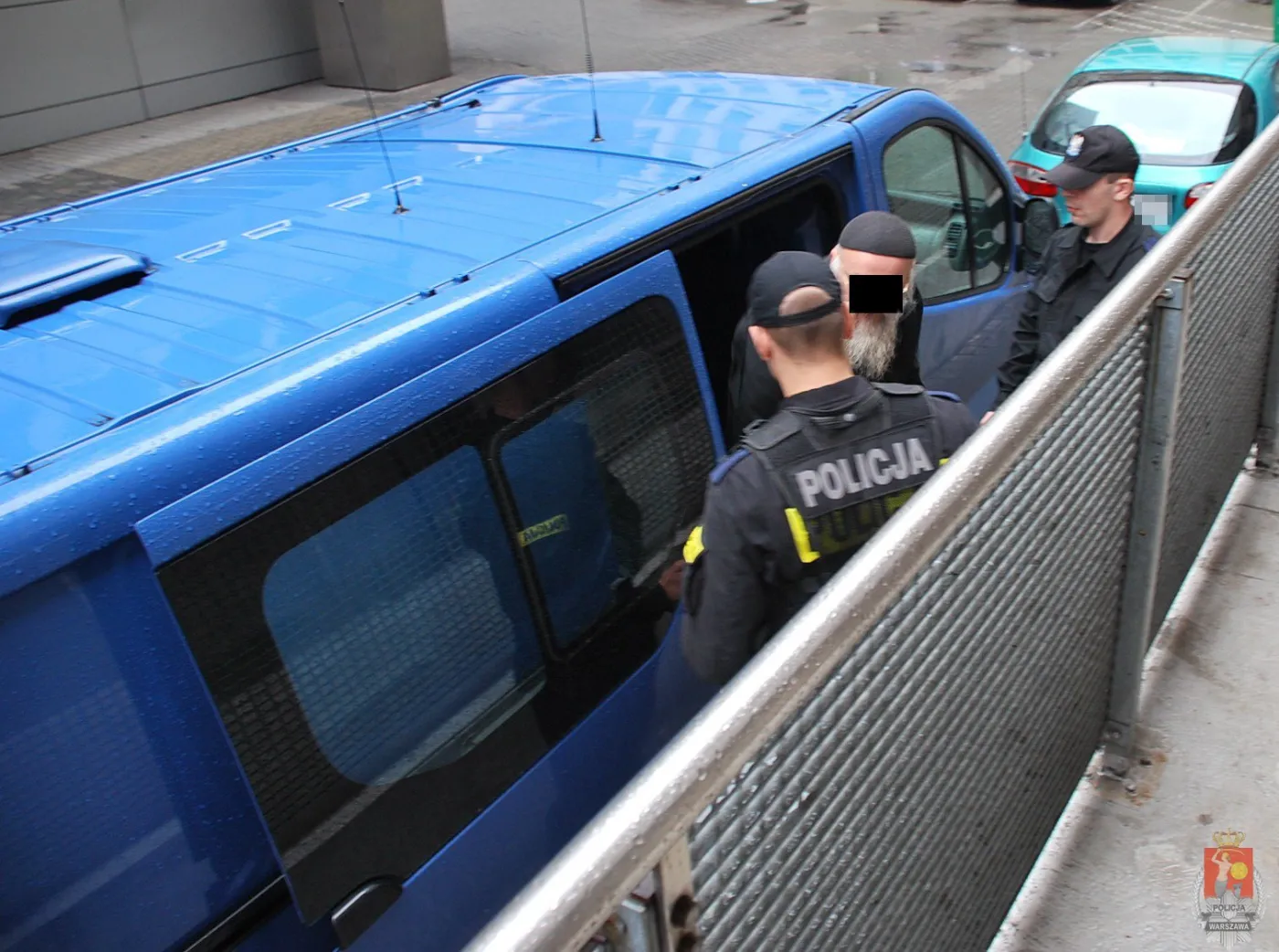 5563242-oszust-ukrywal-sie-w-przebraniu.jpg