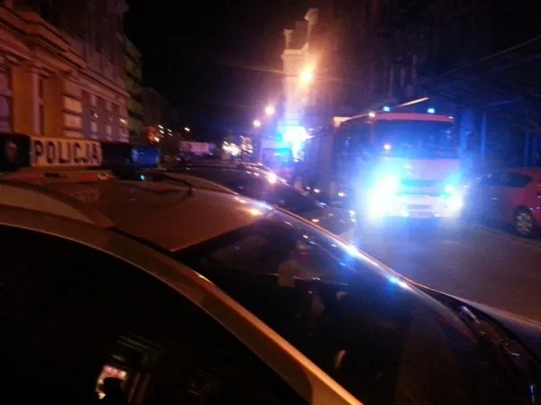 Policja przed siedzibą Krytyki Politycznej (fot. Krytyka Polityczna)