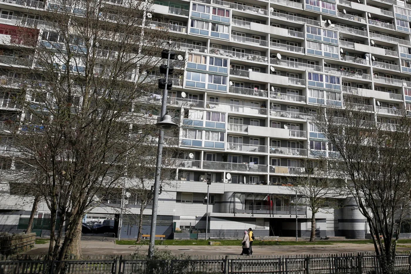 Dzieci więzione od urodzenia w mieszkaniu w Paryżu