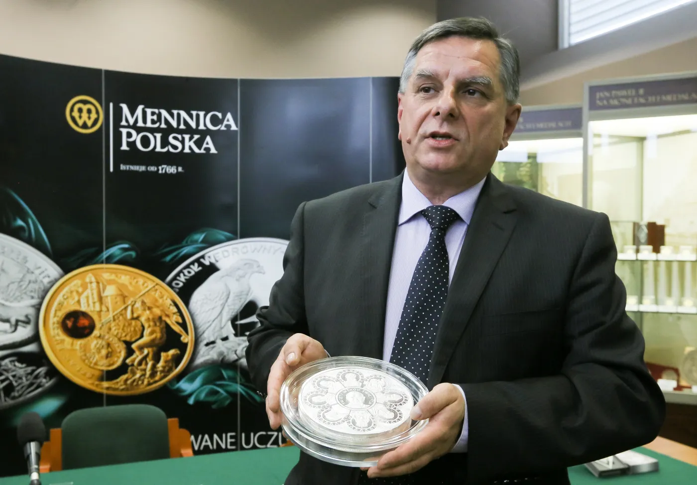 Mennica uczci kanonizację Jana Pawła II największą monetą świata