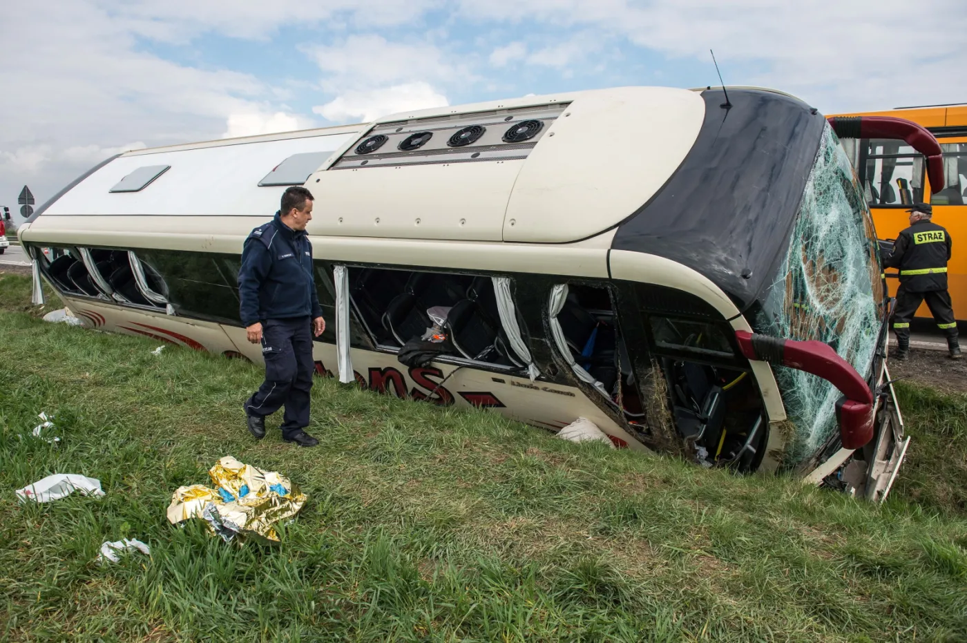 Wypadek szwedzkiego autokaru na autostradzie A4