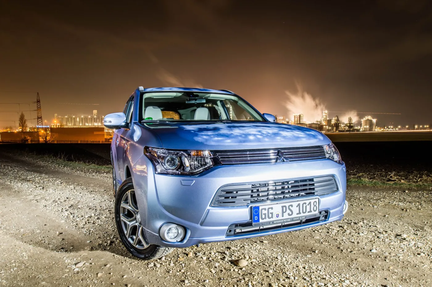 5544836-mitsubishi-outlander-phev-spala.jpg