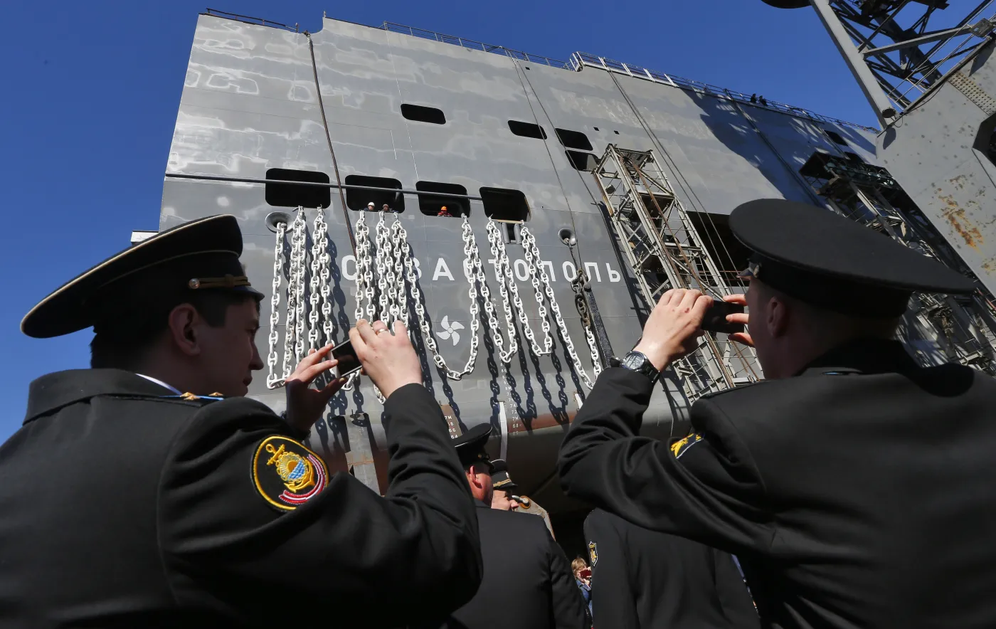 Sankcje sankcjami, a Francja i tak sprzeda Rosji okręty Mistral