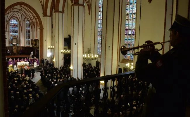 "Rycerz dobrej sprawy". Politycy żegnają Zbigniewa Romaszewskiego. ZDJĘCIA