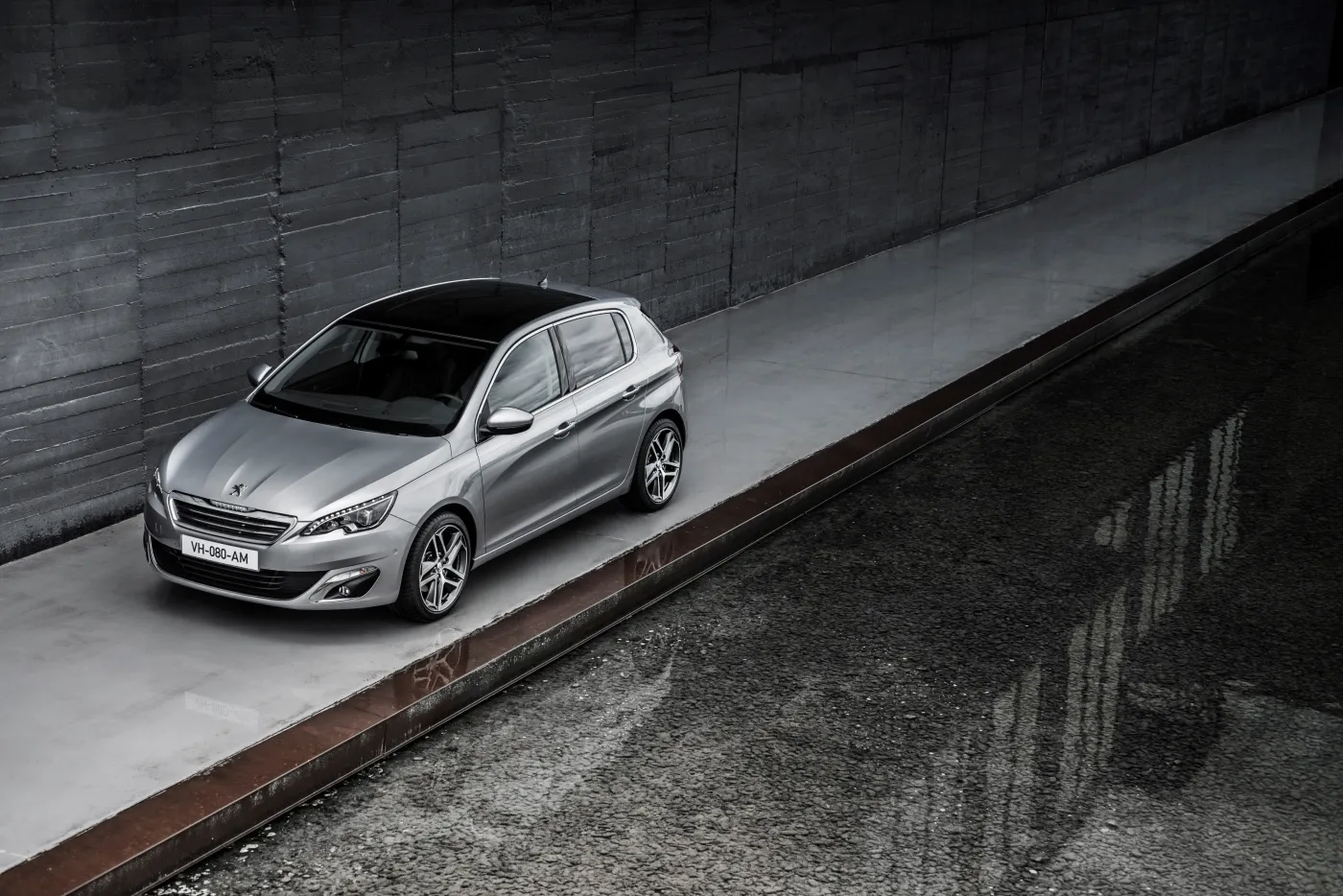 6006512-peugeot-308-car-of-the-year-2014.jpg