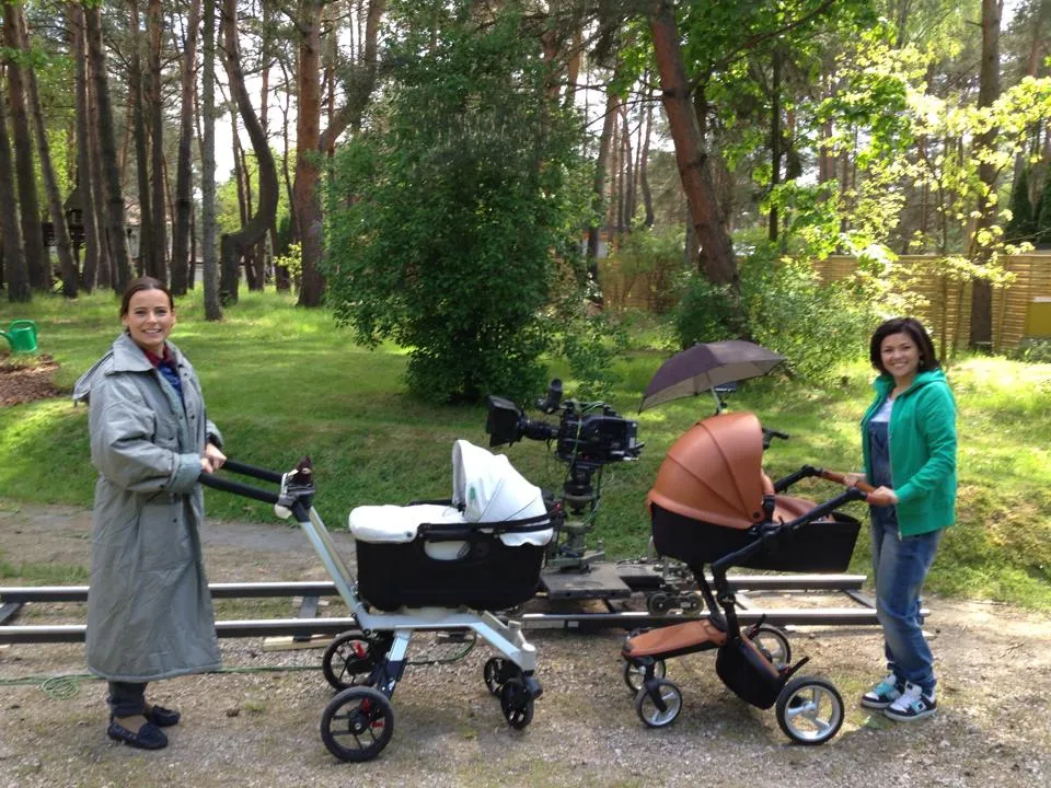 Dzieci Cichopek i Muchy bawią się razem na planie "M jak Miłość"
