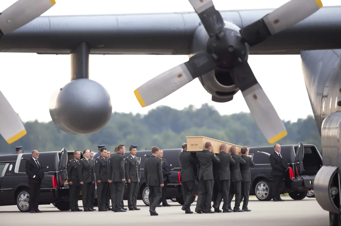 Transport ciał ofiar katastrofy boeinga 