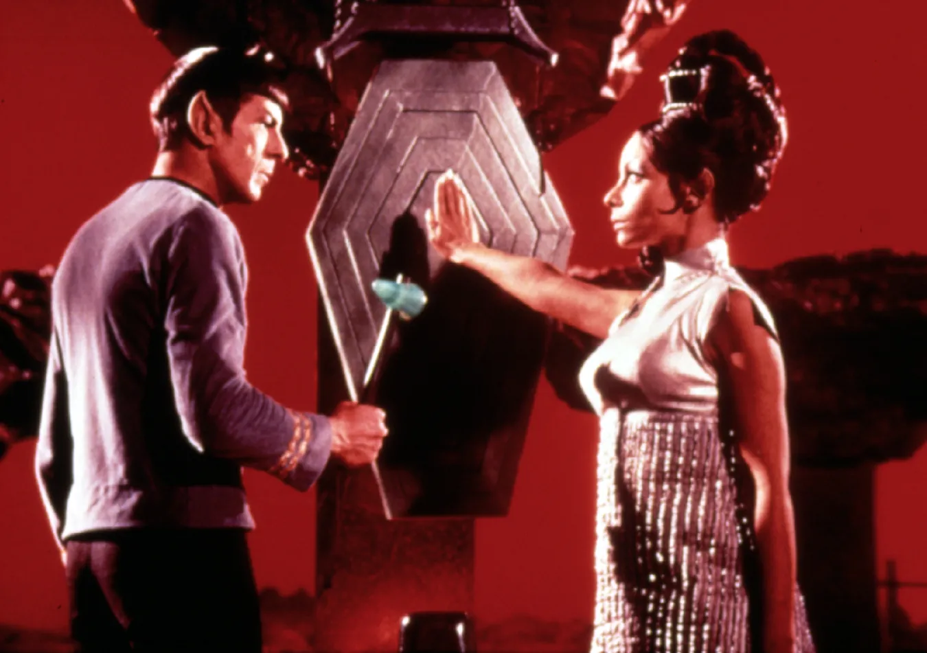 Arlene Martel i Leonard Nimoy w "Star Treku"