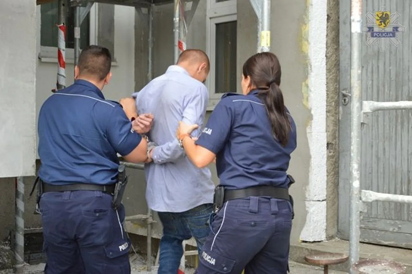 policja złodziej ukradł samochód z dzieckiem w środku