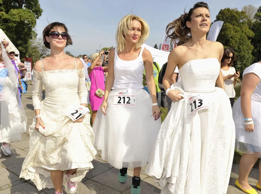 Celebrytki pobiegły w sukniach ślubnych [FOTO]