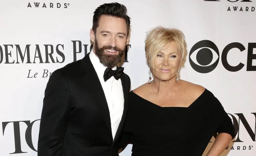 6410245-hugh-jackman-z-zona-deborra-lee.jpg