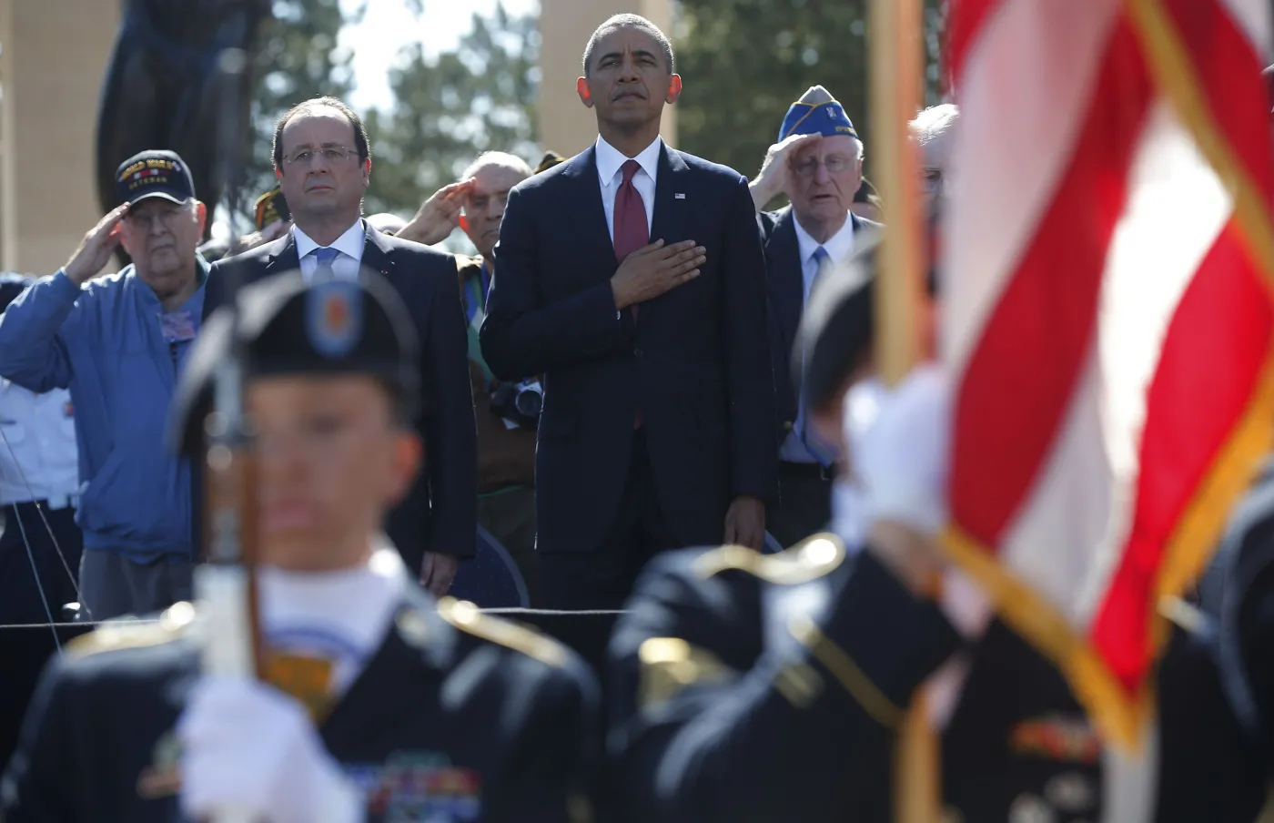 Francois Hollande i Barack Obama na uroczystościach 70 rocznicy lądowania w Normandii