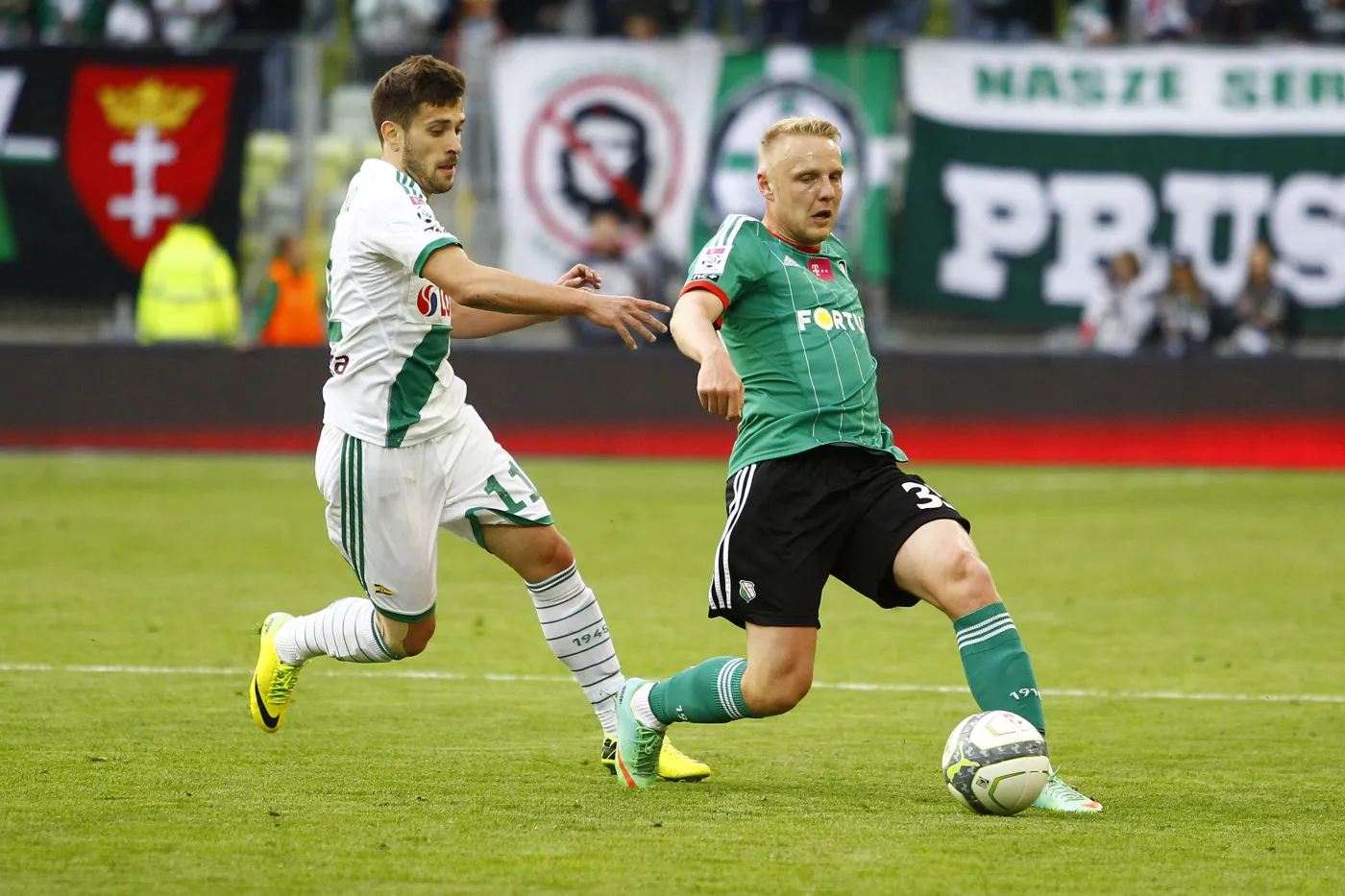 Daniel Łukasik (z prawej) jeszcze w barwach Legii Warszawa