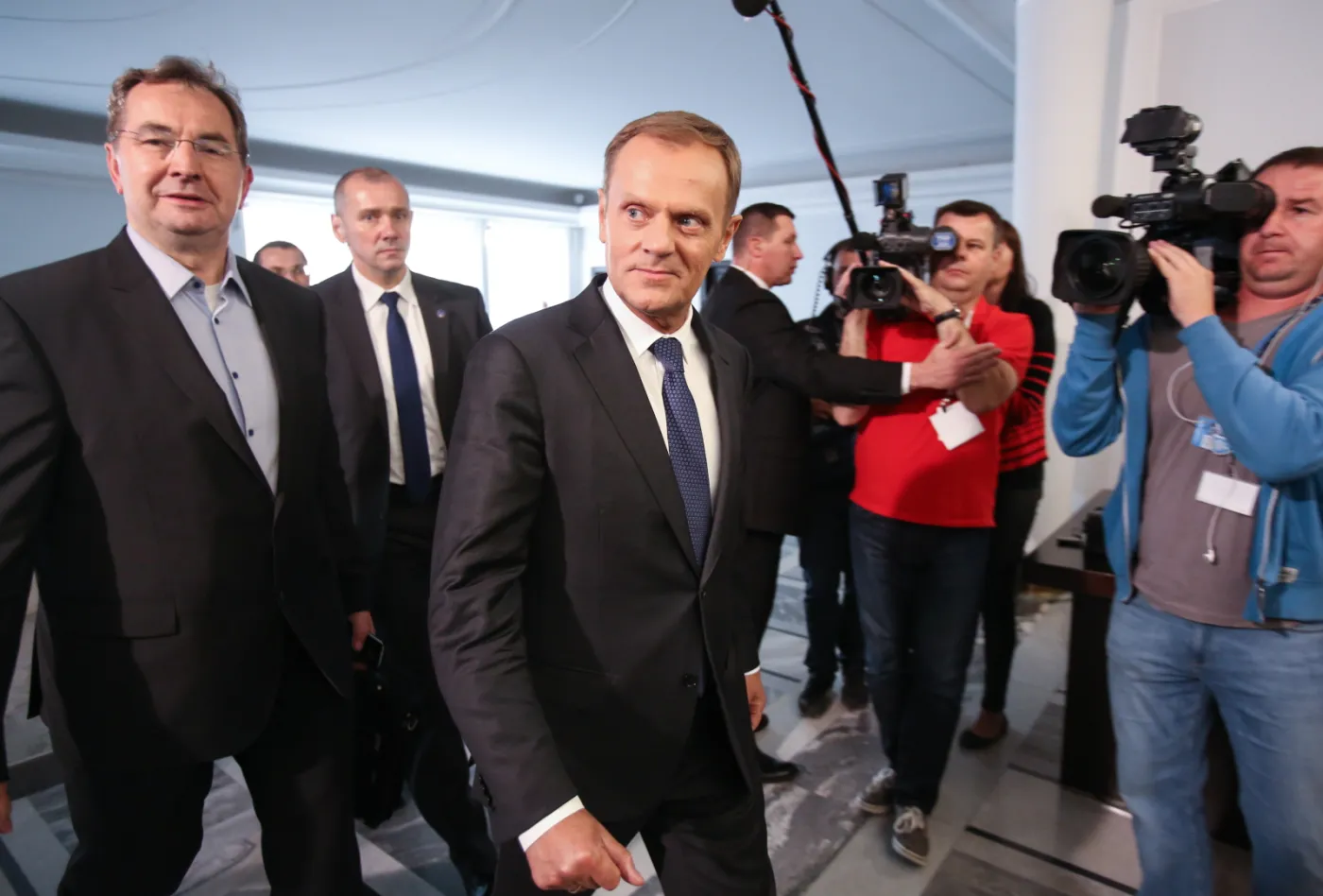 Donald Tusk w drodze na spotnie klubu PO