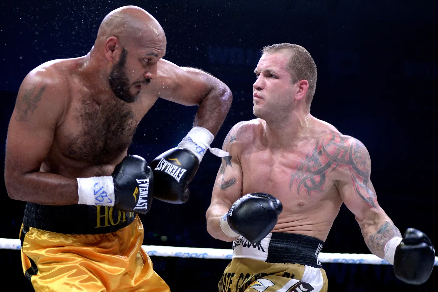 Rico Hoye przegrał na punkty z Łukaszem Janikiem. ZDJĘCIA