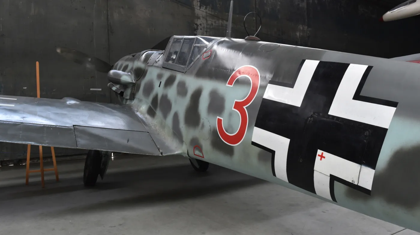 7018022-messerschmitt-bf-109g-6-w-muzeum.jpg