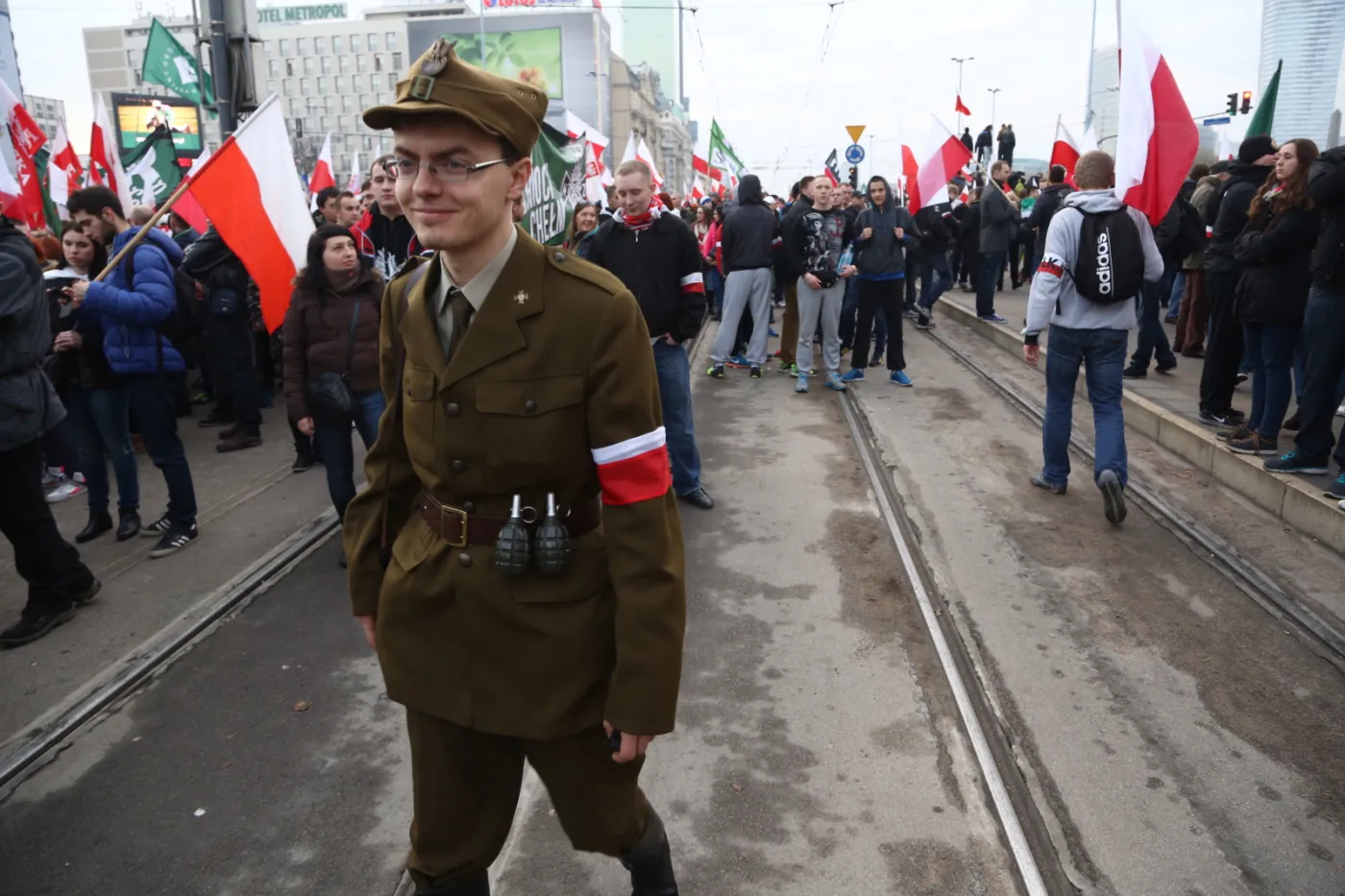 7048772-marsz-niepodleglosci-na-ulicach.jpg