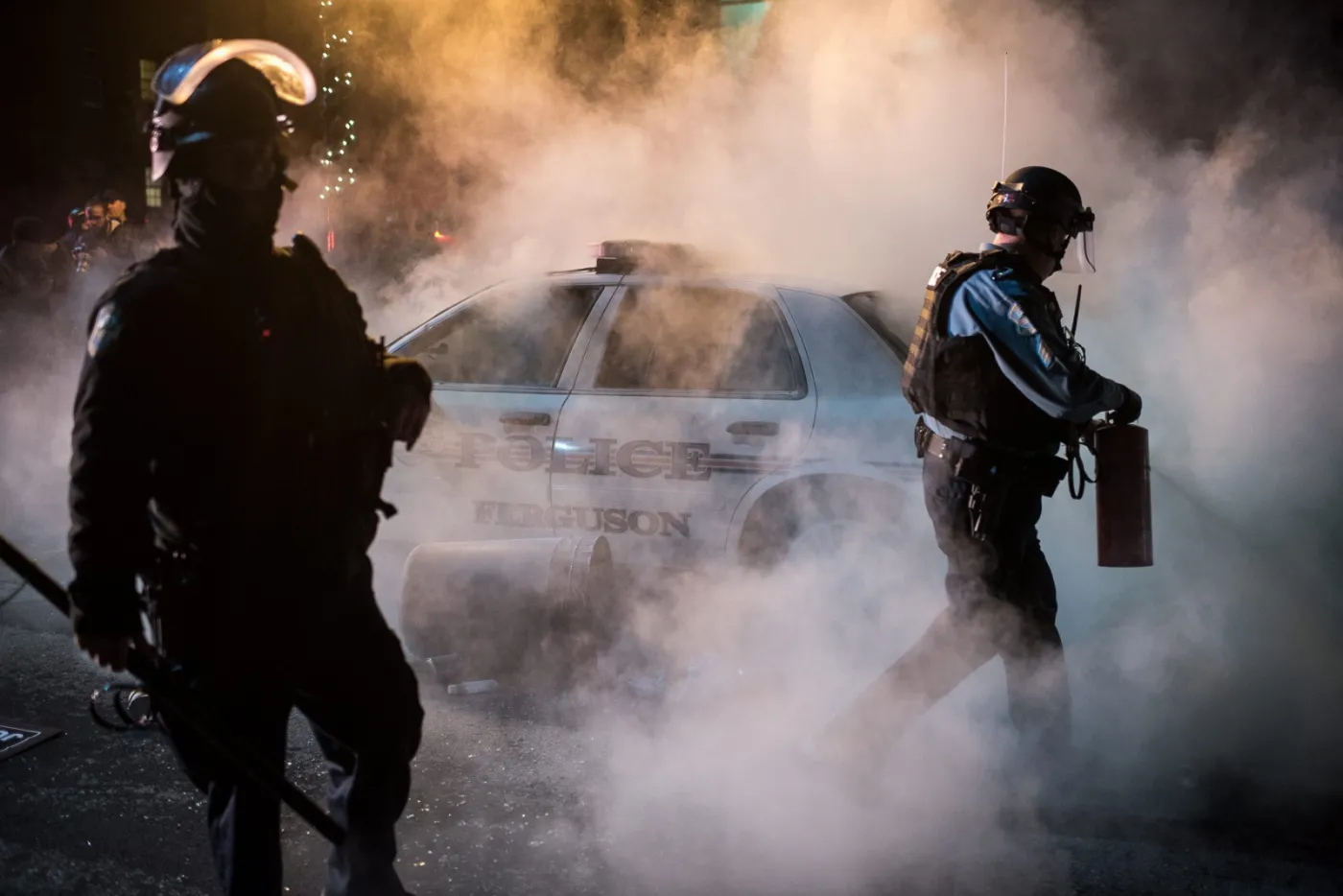 Policjanci na ulicach Ferguson w USA