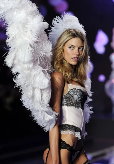 7148348-victoria-s-secret-fashion-show.jpg
