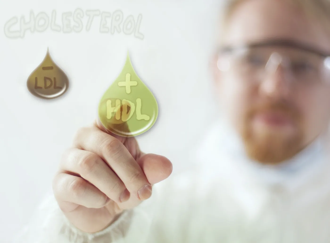 Naukowiec pokazuje cholesterol