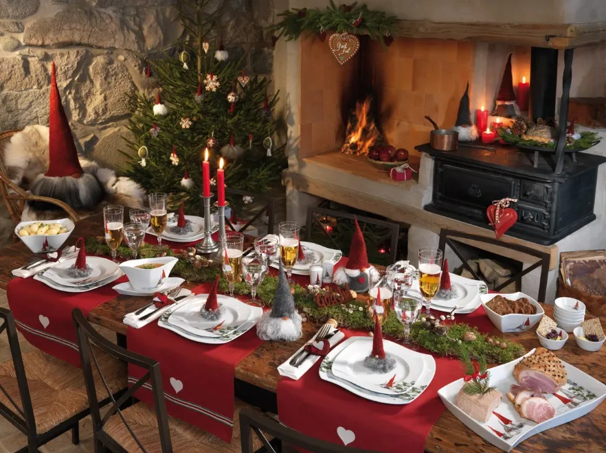 Świąteczny klimat zaklęty w naczyniach: piękne dekoracje stołu i domu