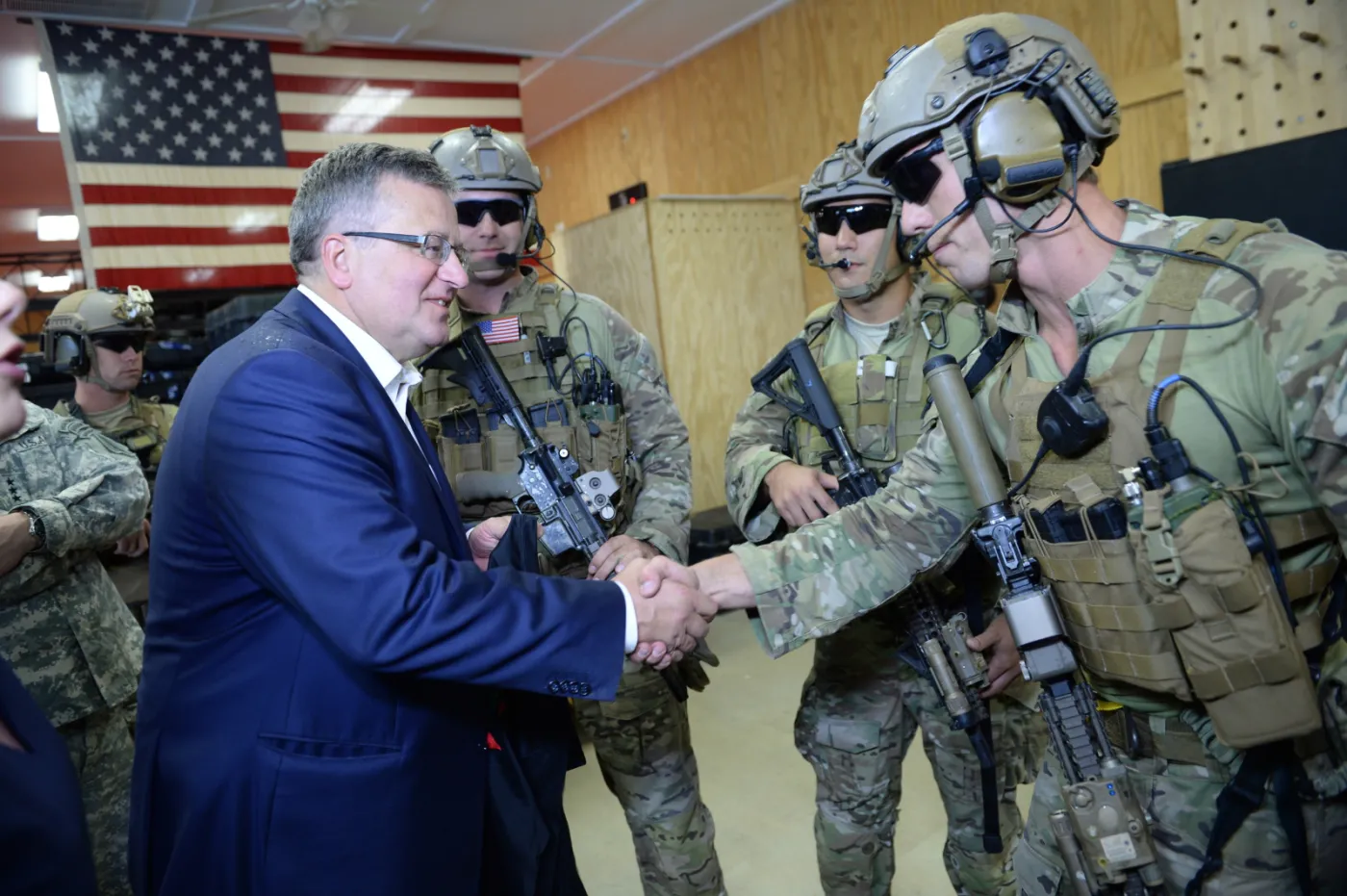 Prezydent Bronisław Komorowski podczas wizyty w bazie wojskowej Fort Bragg