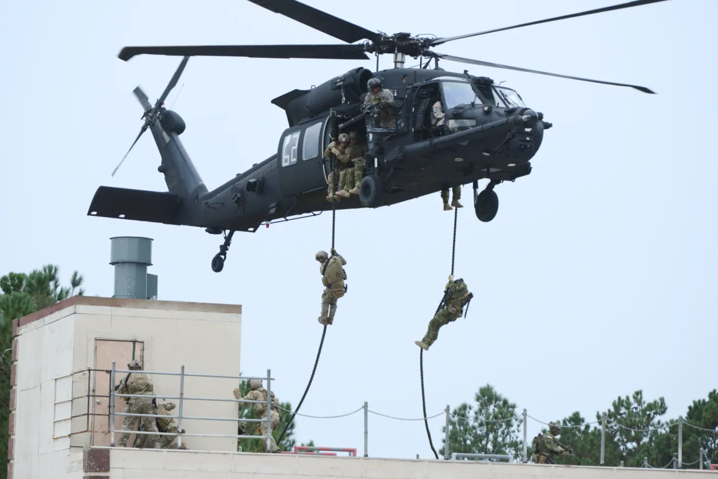 Prezydent Bronisław Komorowski podczas wizyty w bazie wojskowej Fort Bragg