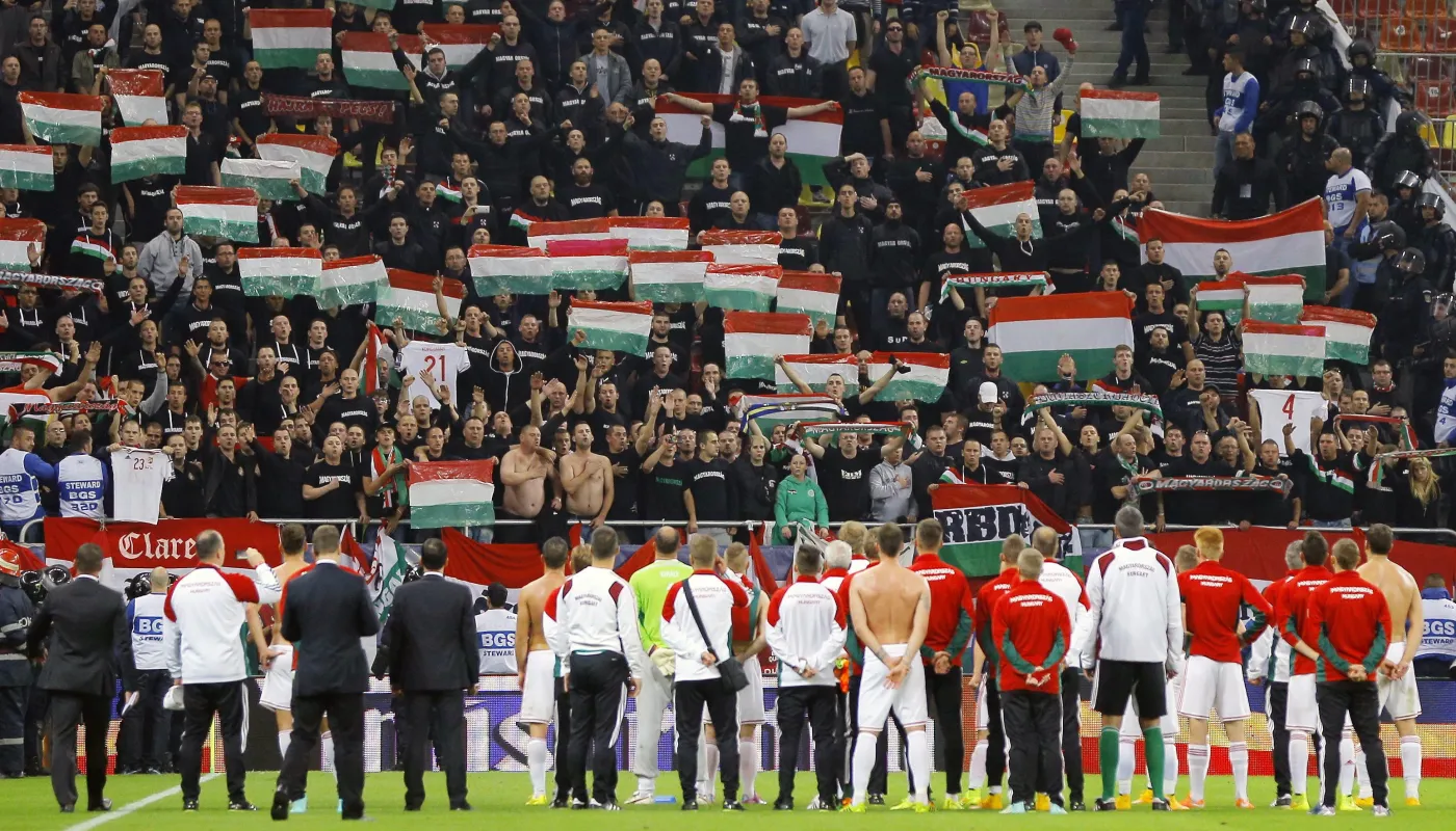 Kibice z Węgier na stadionie w Bukareszcie