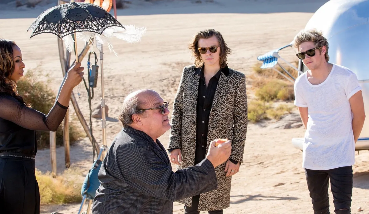 Danny DeVito i One Direction na planie