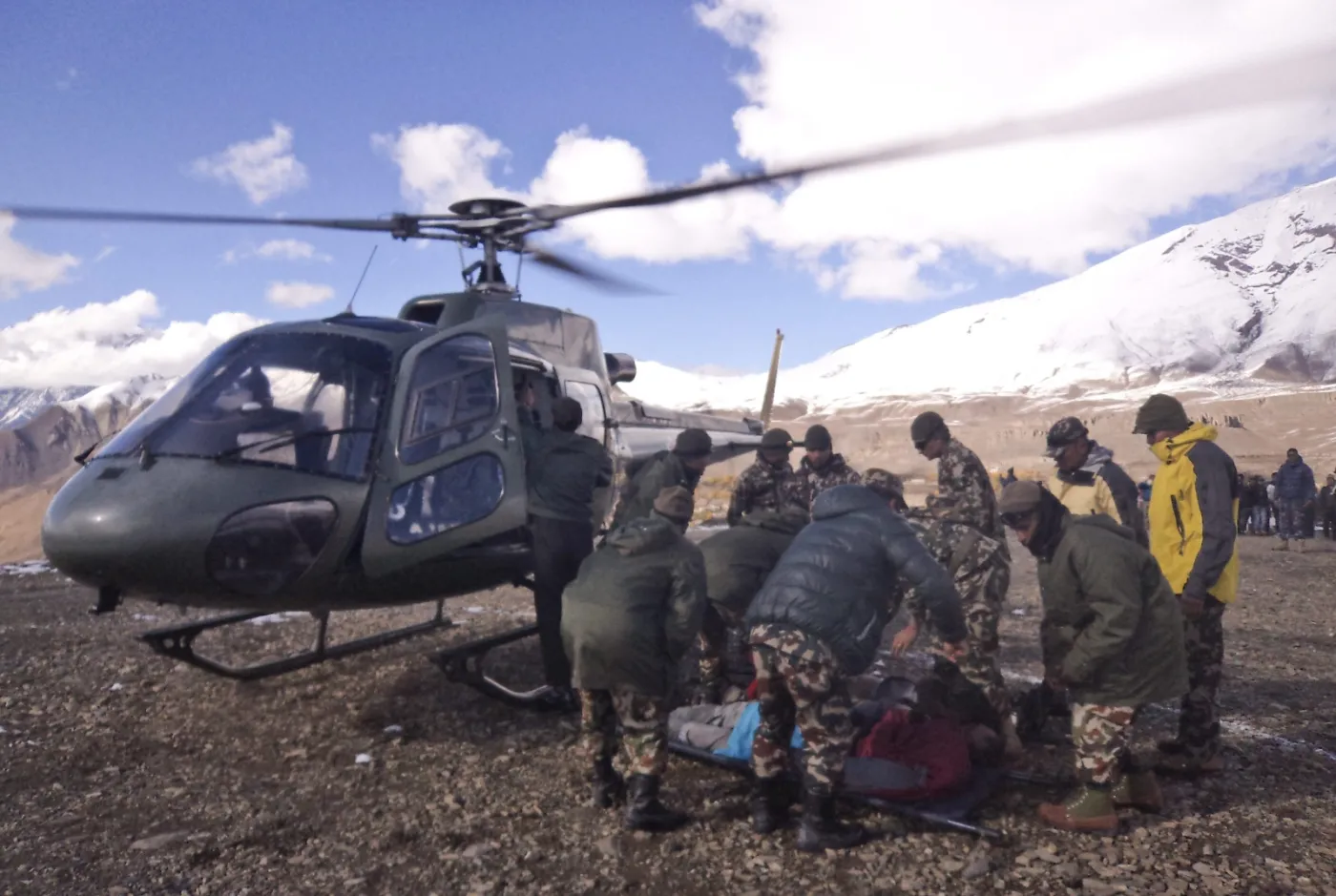 Polacy zginęli w Himalajach. Wojskowe ZDJĘCIA z akcji ratunkowej