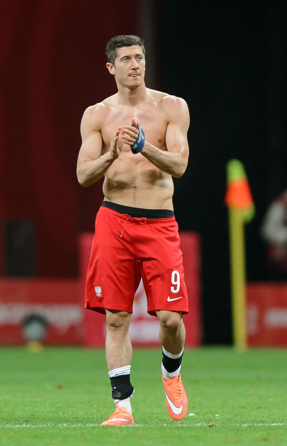 6952909-lewandowski-ma-nie-gorsze-cialo.jpg