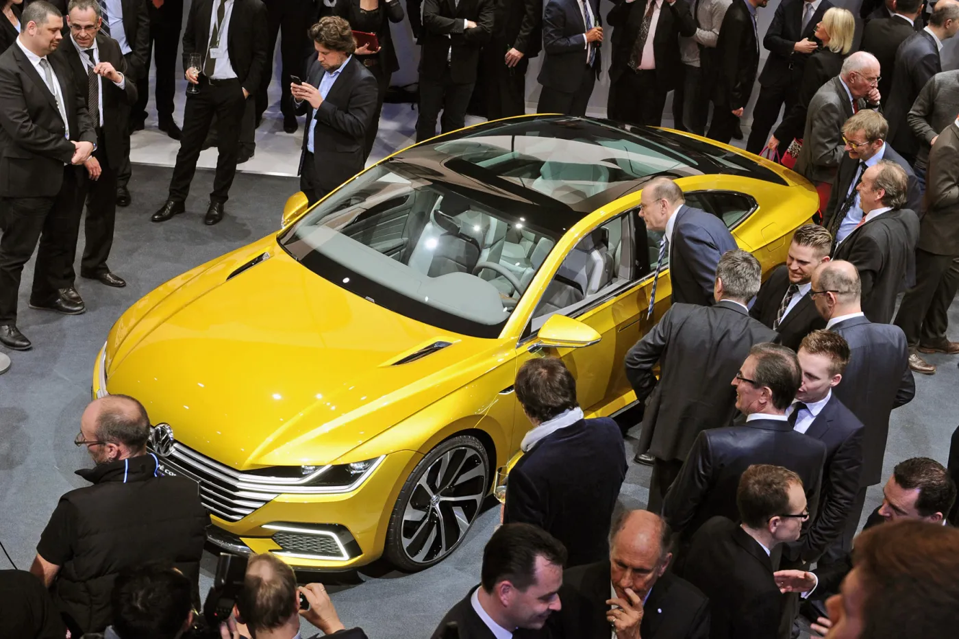 2 litry na setkę i 1200 km zasięgu! Nowy volkswagen sport coupe GTE. ZDJĘCIA