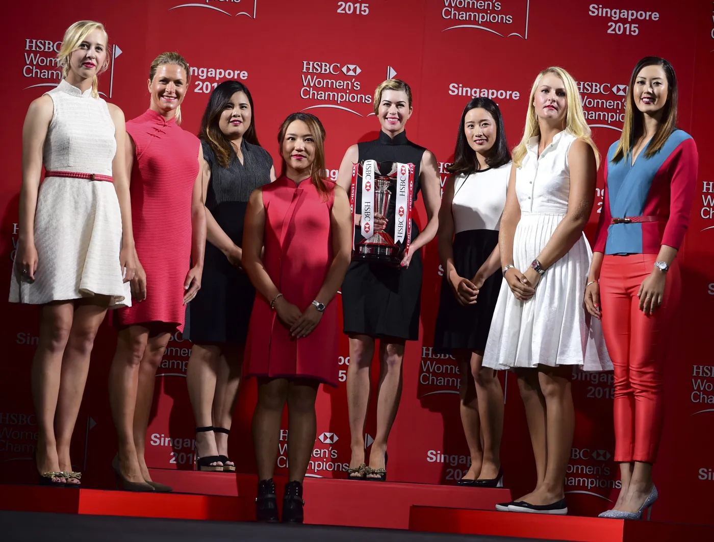 Piękne panie grają w golfa. ZDJĘCIA