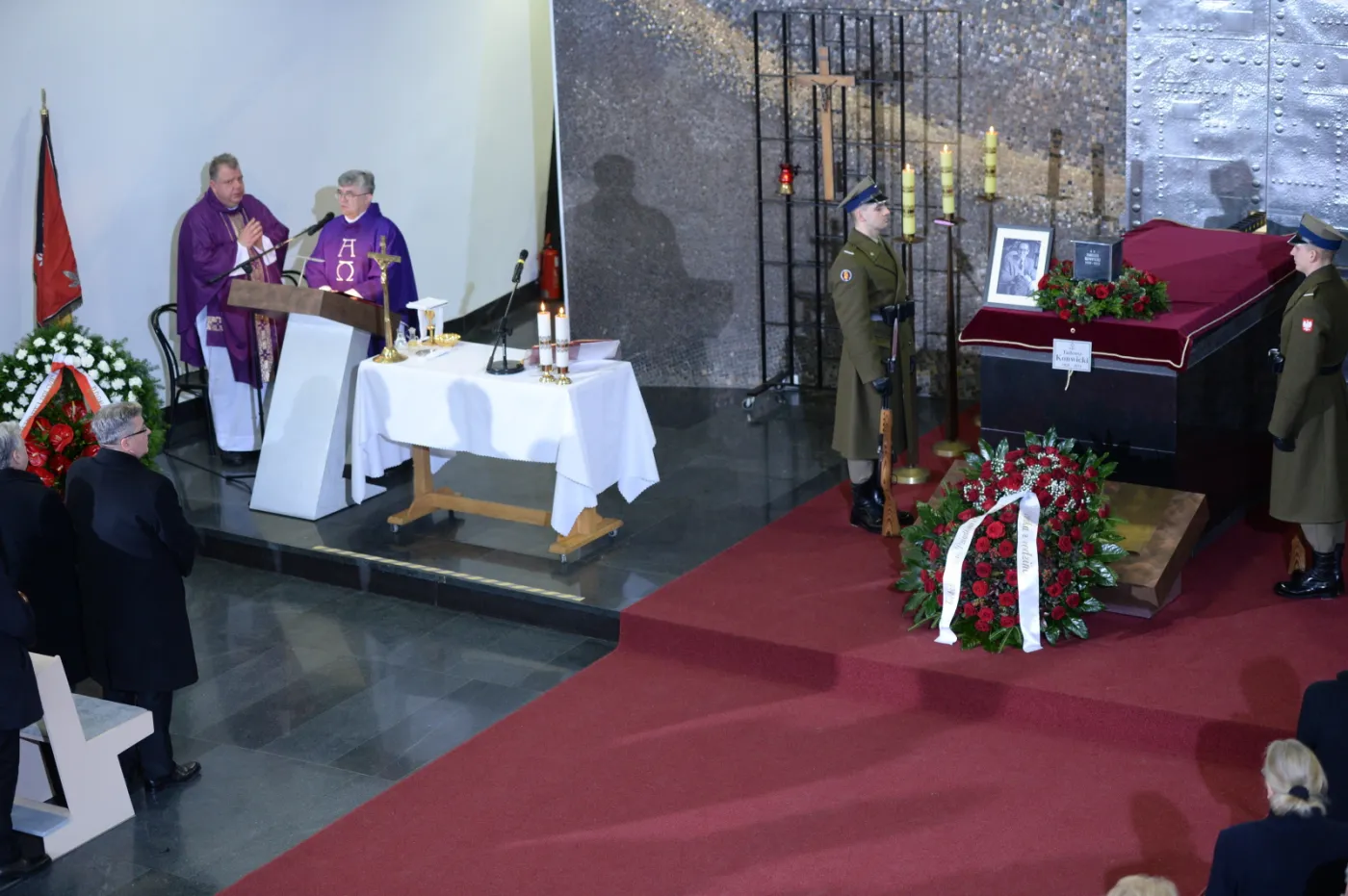 7306326-pogrzeb-tadeusza-konwickiego-na.jpg