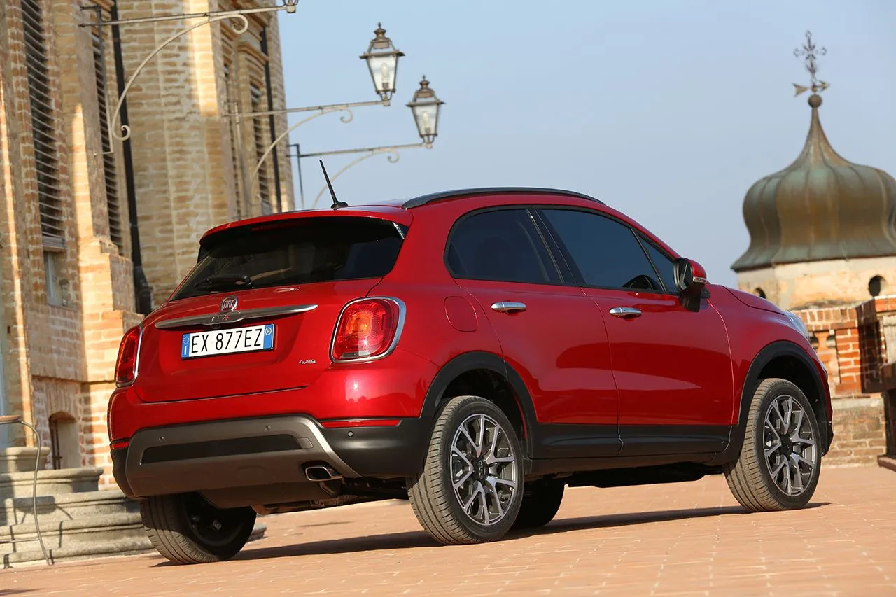 7087923-141110-fiat-06-fiat-500x-cross.jpg