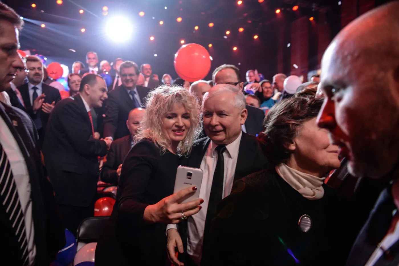 Prezes PiS na konwencji nie przemówił, ale za to dobrze się bawił. Zobacz ZDJĘCIA