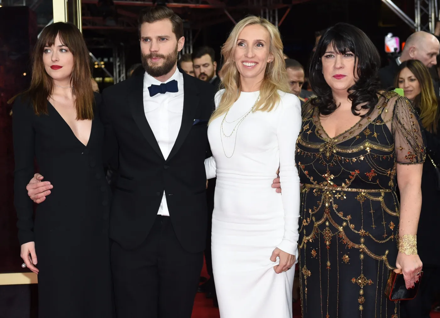 7414786-dakota-johnson-jamie-dornan-sam.jpg