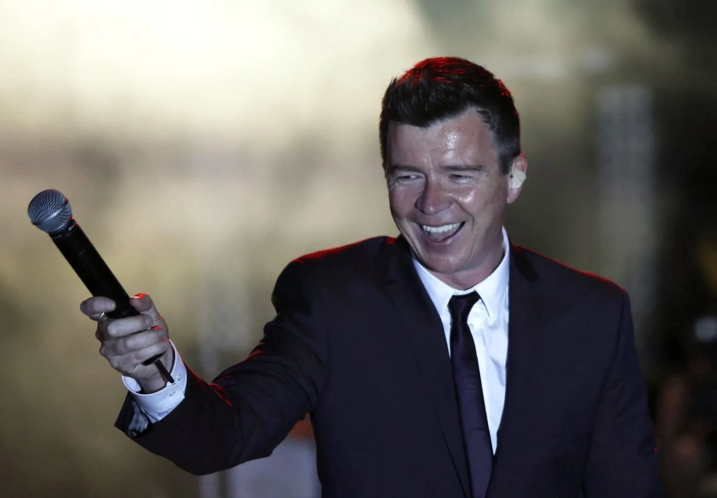 7945593-rick-astley-nadczas-wystepu-na.jpg