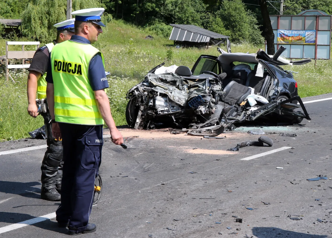 7950631-wypadek-na-zakopiance-w-bialym.jpg