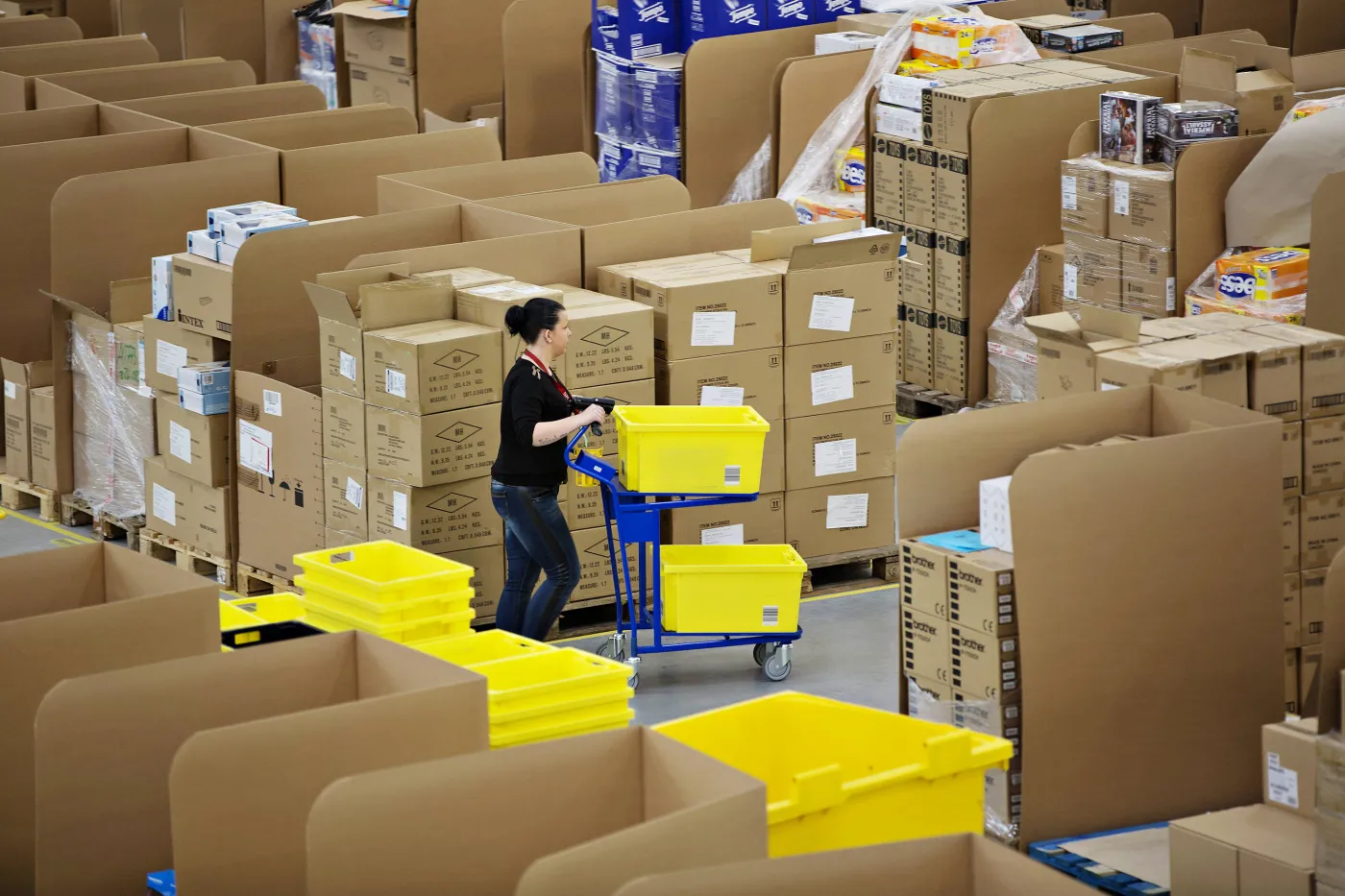 Amazon szuka pracowników. Płaci 13 złotych za godzinę