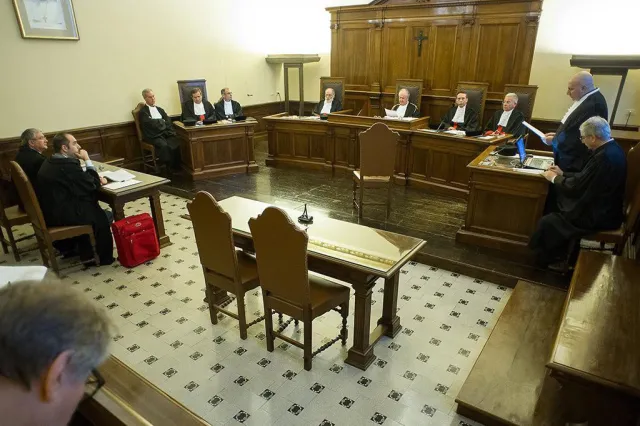 Proces odroczony, bo były arcybiskup jest w szpitalu. Zaszkodził mu upał