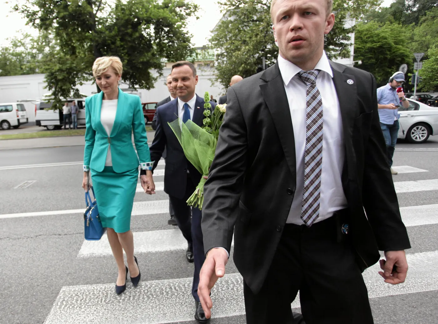 Prezydent-elekt Andrzej Duda z żoną Agatą w drodze na spotkanie z prezydentem Bronisławem Komorowski i jego żoną Anną